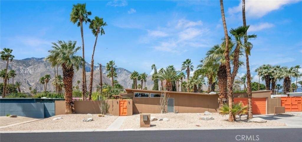 2011 N Berne Dr., Palm Springs, CA
