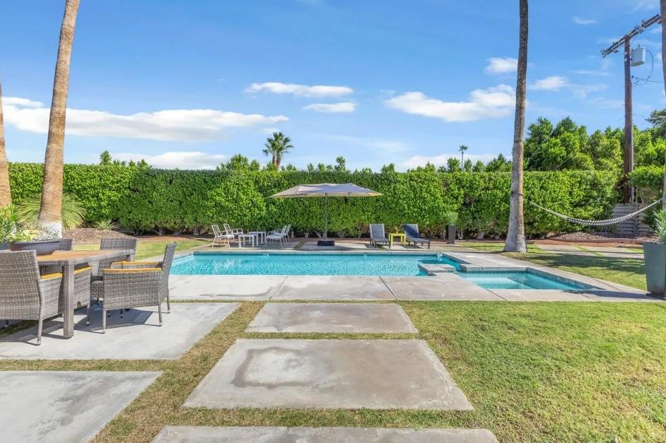 2250 Acacia Rd E, Palm Springs