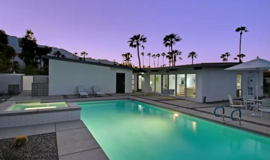 562 N Monterey Rd., Palm Springs, CA