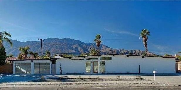 667 N Monterey Rd., Palm Springs, CA