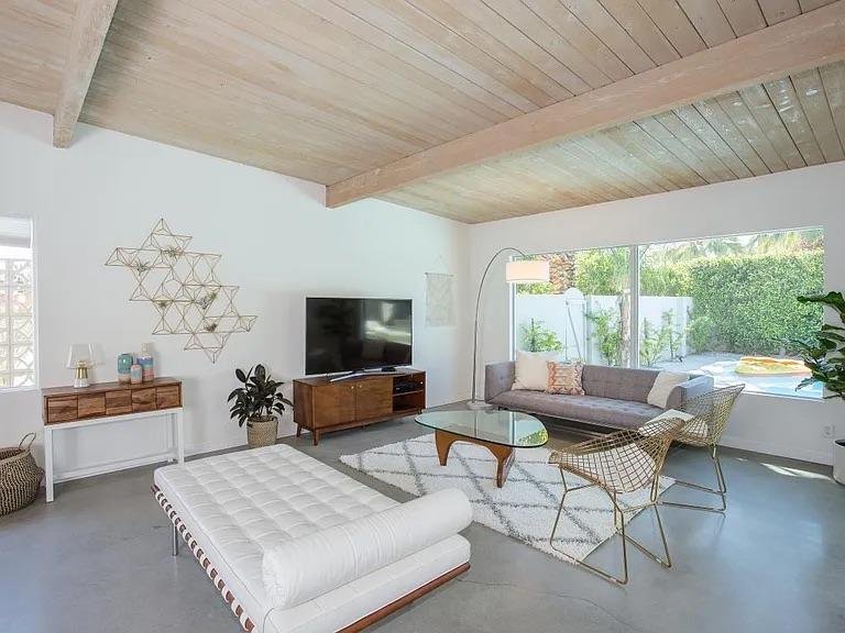 685 N Farrell Dr, Palm Springs