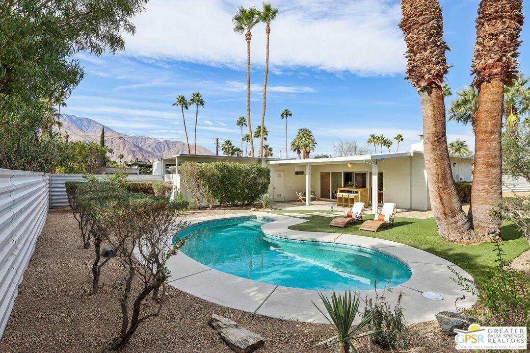 606 N. Monterey Rd., Palm Springs, CA
